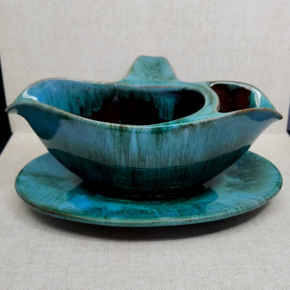 CCC (Canadian Ceramic Craft) Pottery Gravy Boat with Underplate, 1960s, Canada - Picture 1 of 12